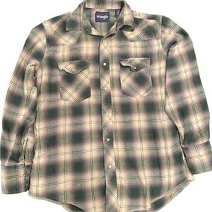 Wrangler Men's Green and Cream Plaid Shirt